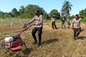 Polsek Dako Pemean Buka Lahan Kampung Tangguh Nusantara