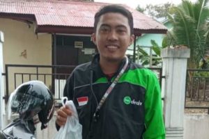 Guru Honorer di Poso Ini Biayai Kuliah S2 dari Profesi Ojol