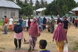 Tunjukan Toleransi, Umat Islam dan Kristen di Poso Kerja Bakti di Masjid