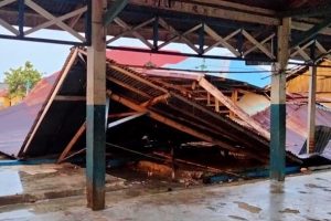 Rumah dan Gedung Pasar di Pulau Dua Morowali Roboh Dihantam Puting Beliung