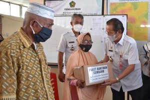 Gubernur Sulteng Salurkan Bantuan dari Tahir Foundation ke Penyintas Petobo
