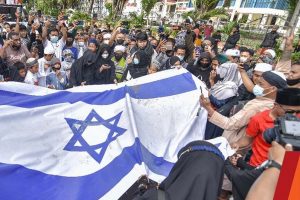 Solidaritas Terhadap Palestina, Umat Muslim Sulteng Bakar Bendera Israel