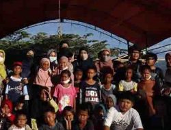 Bersama Warga Labuan Poso, Lapak Kampung Kembali Berbagi Kebahagiaan