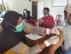 DPC Partai Gerinda Parimo Buka Gerai Vaksinasi