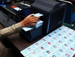Dukcapil Parimo Keluhkan Alat Cetak E-KTP