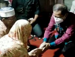 Kunjungi Keluarga Korban Penembakan, Pemda Parimo Berikan Santunan