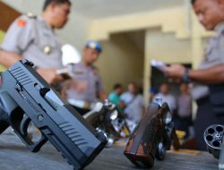 Polri Bakal Cabut Izin Penggunaan Senpi Anggota Yang Bermasalah