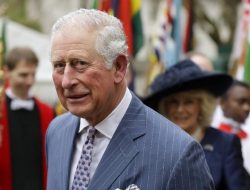 Pangeran Charles Takjub pada Umat Muslim