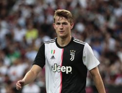 De Ligt Setia Bersama Juventus, MU dan Liverpool Gigit Jari