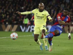 Lacazette Resmi Kembali ke Lyon