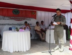 Satgas Madago Raya Berikan Penghargaan 8 Warga Parimo