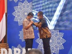 Gubernur Sulteng Terima Pin Kehormatan Pamong Praja IPDN