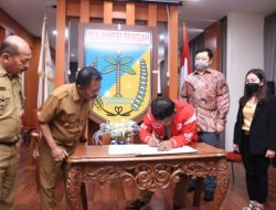 Gubernur Sulteng Teken Perjanjian Kerja Sama Pembangunan Jalan Buleleng-Matarape