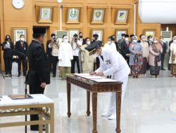 Mendagri Resmi Melantik Heru Budi Hartono Sebagai Gubernur DKI Jakarta