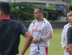 Pelatih Madura United FC Ajukan Pengunduran Diri