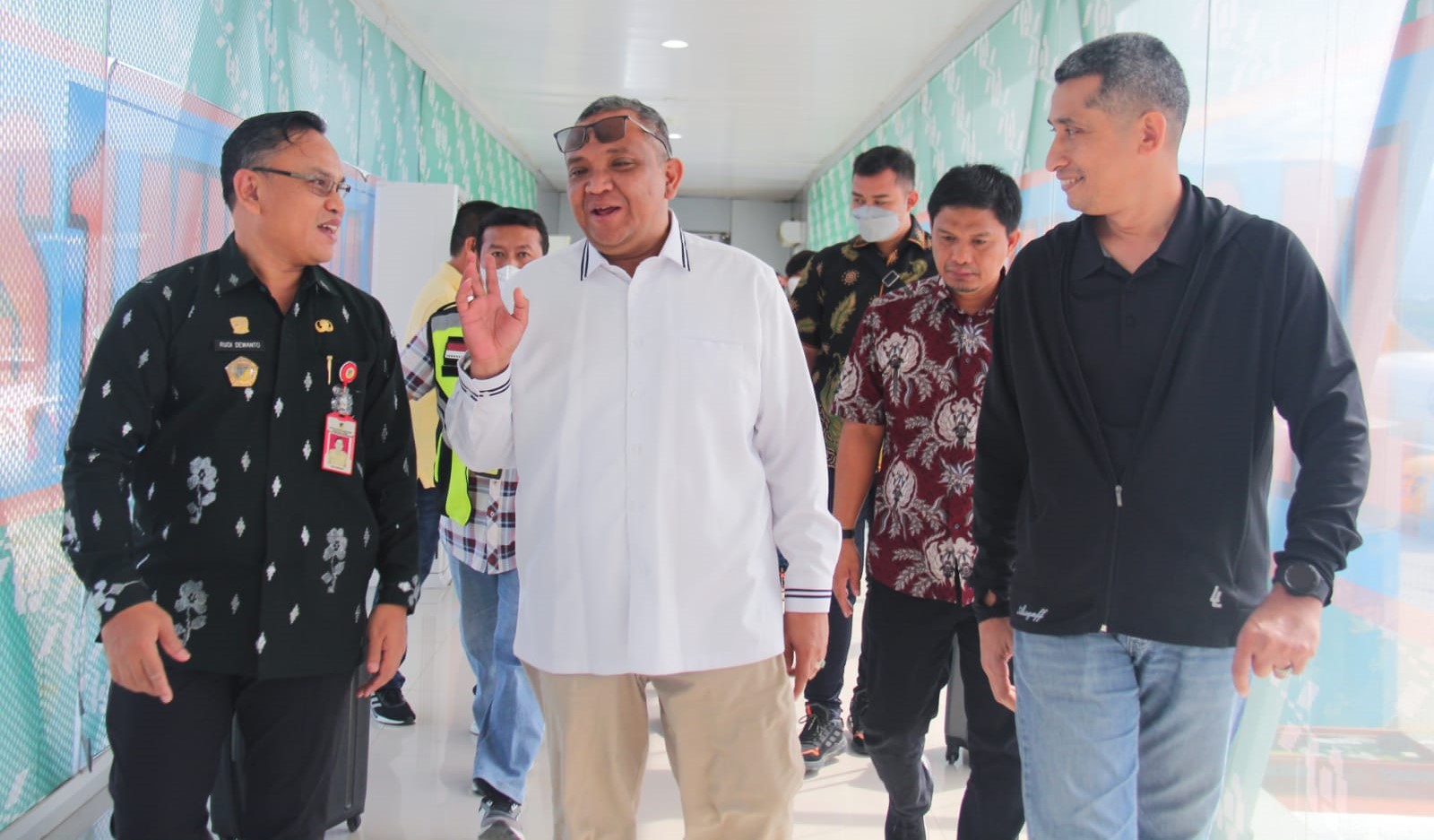 Tiba di Palu, Wamenaker RI Disambut Rudi Dewanto