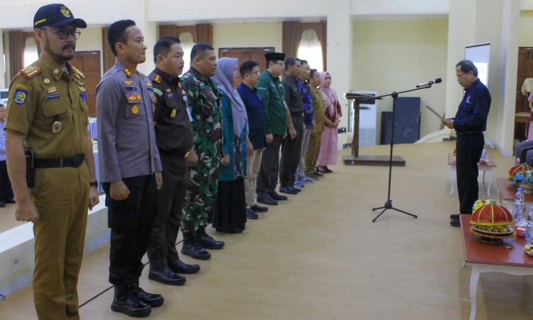 Wabup Parimo Kukuhkan Bapak dan Ibu Asuh Anak Stunting