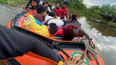 Tim SAR Gabungan Evakuasi Korban Banjir di Morowali Utara