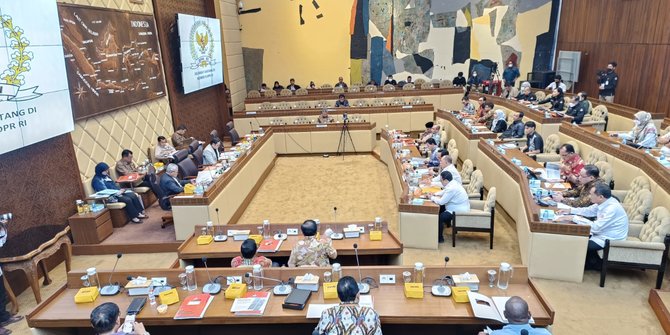 Draf Revisi UU Desa: Diantaranya Kades Dapat Tunjangan Purnatugas