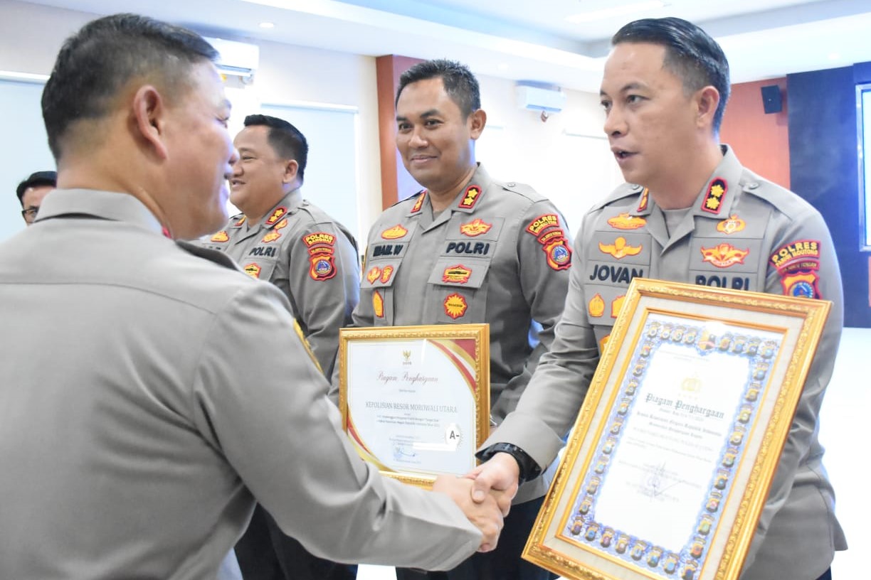 Kapolres Parigi Moutong Menerima Penghargaan dari Kapolri