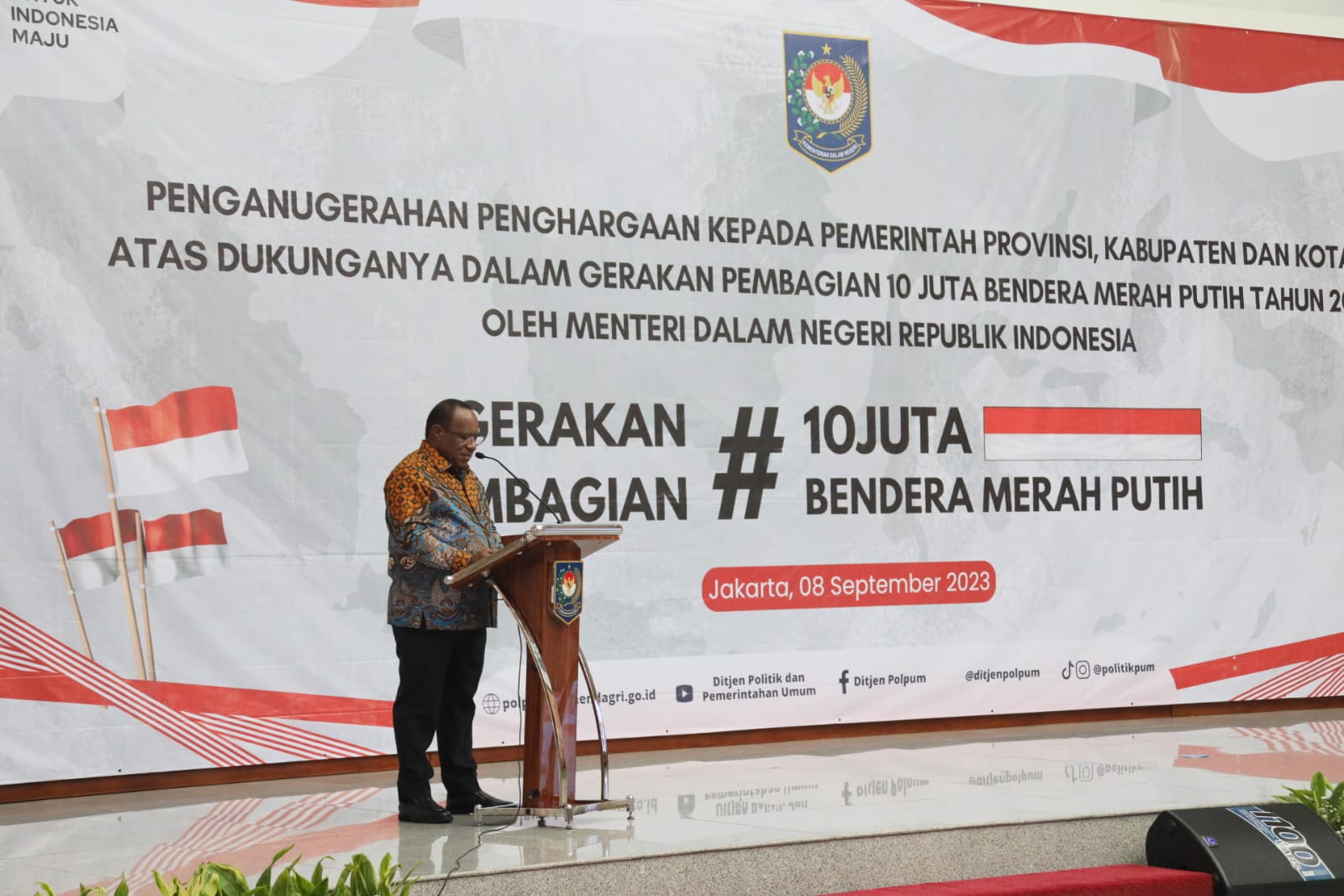 Wamendagri: Gerakan Pembagian 10 Juta Bendera Merah Putih untuk Perkuat Nasionalisme