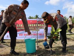 Polres Banggai Tanam Bibit Pohon Sambut HUT Humas Polri ke-72