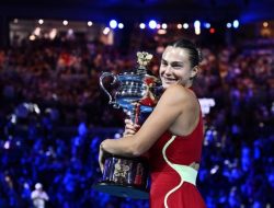 Aryna Sabalenka Taklukkan Zheng Qinwen untuk Pertahankan Gelar Australian Open