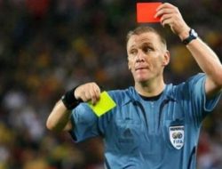 Sepak Bola Terus Dipaksa untuk Gunakan Kartu Biru, Apa Fungsinya?