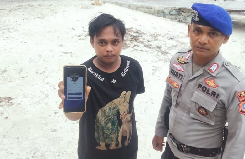 Berantas Ilegal Fishing, Polairud Polres Touna Ajari Warga Pesisir Gunakan Aplikasi SIGAP