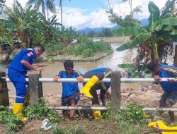 Dinsos Parigi Moutong Salurkan Bantuan Kemensos Bagi Warga Terdampak Banjir Balinggi