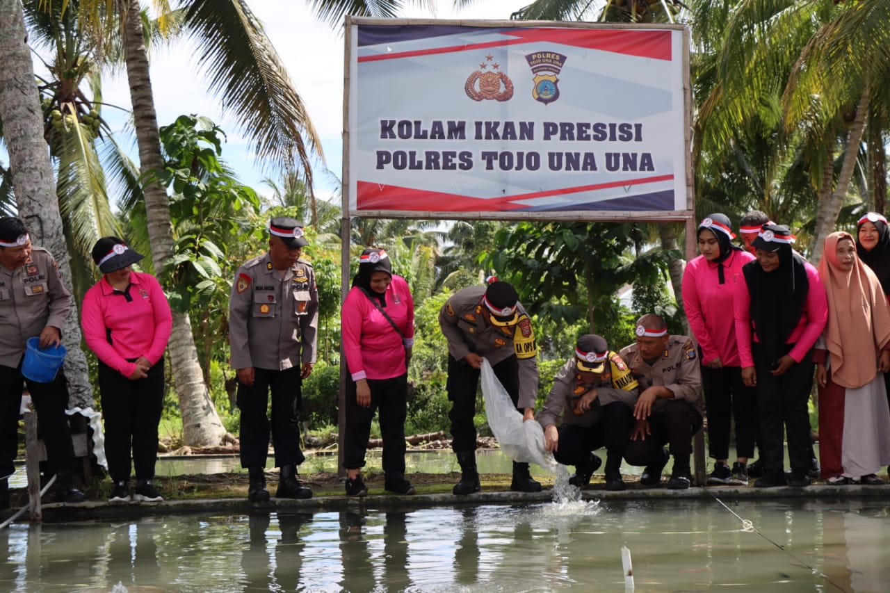 Polres Touna Salurkan Bantuan Benih Ikan Dukung Program Ketahanan Pangan
