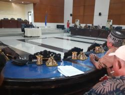 Warga Desa Malakosa Datangi Kantor DPRD Parigi Moutong, Tuntut Perbaikan Jalan