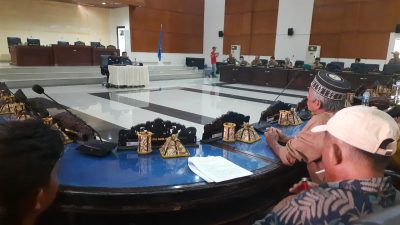 Warga Desa Malakosa Datangi Kantor DPRD Parigi Moutong, Tuntut Perbaikan Jalan