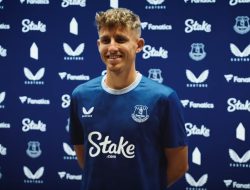 Everton Pinjam Jesper Lindstrom dari Napoli