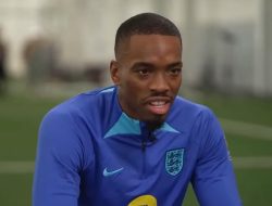 Rio Ferdinand Peringatkan Manchester United Agar tidak Rekrut Ivan Toney