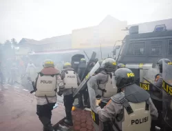 Bentrok Polisi dan Pendemo di Parigi Moutong Tak Terhindarkan, BKO Brimob Dikerahkan