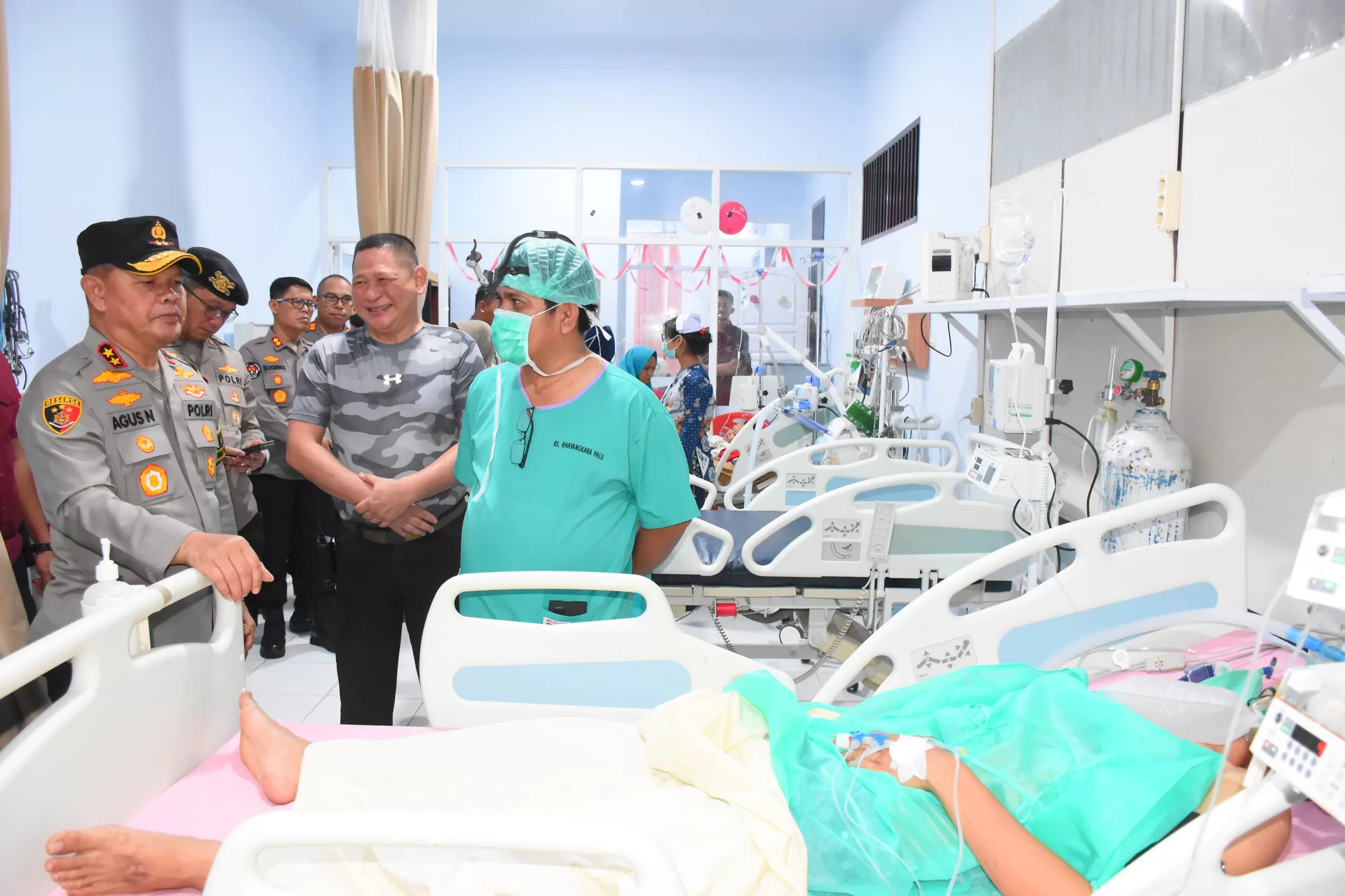 Kapolda Sulteng Jenguk Korban Dugaan Kekerasan Aparat saat Demo Mahasiswa Kawal Putusan MK