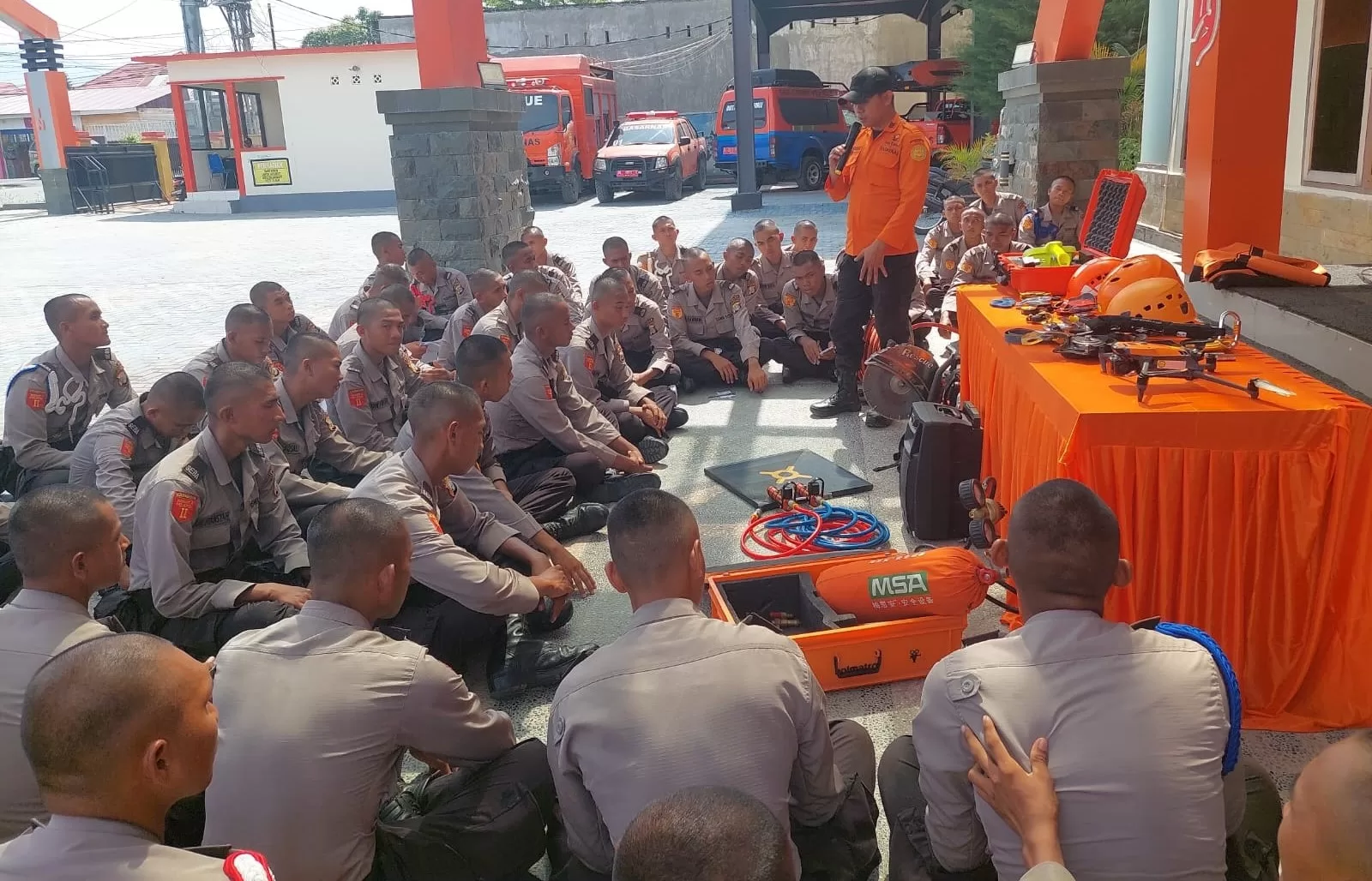 Siswa Bintara Polda Sulteng Belajar Pengenalan Peralatan SAR