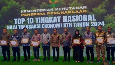Pemprov Sulteng Raih Penghargaan Sektor Ekonomi Kelompok Tani Hutan