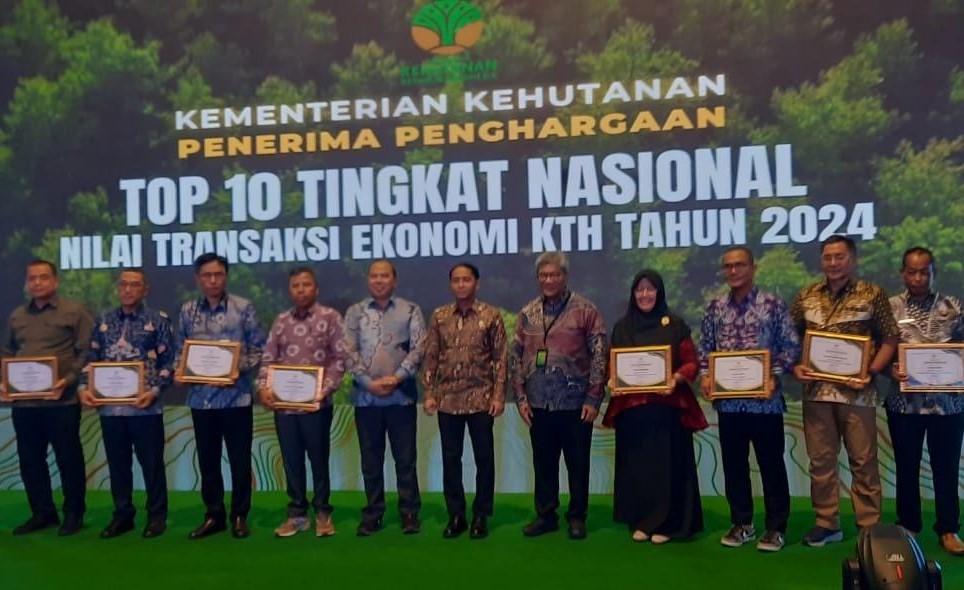Pemprov Sulteng Raih Penghargaan Sektor Ekonomi Kelompok Tani Hutan