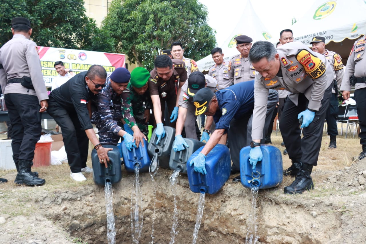 Polres Parigi Moutong Musnahkan Puluhan Paket Sabu dan Ratusan Liter Miras
