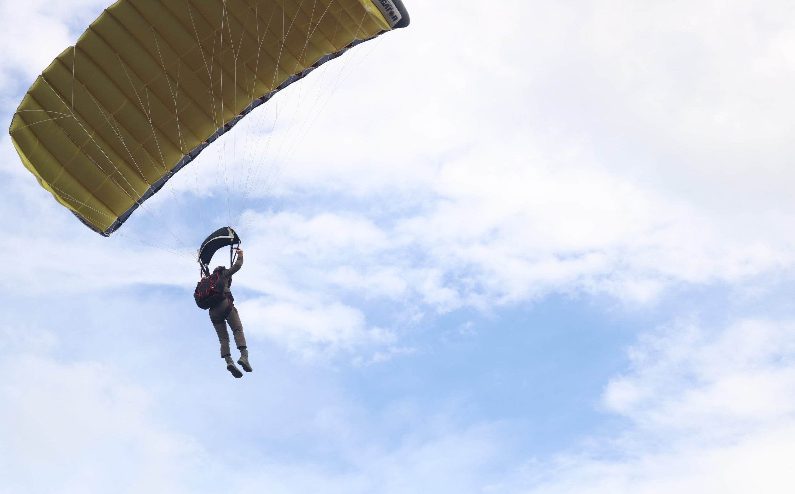 30 Personel Terpilih Polda Sulteng Dilatih Terjun Payung