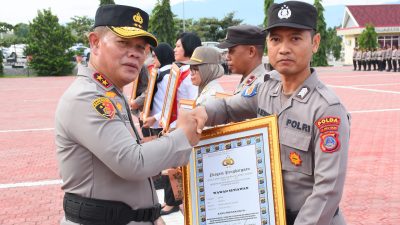 Satker dan Personel Berprestasi Polda Sulteng Terima Penghargaan
