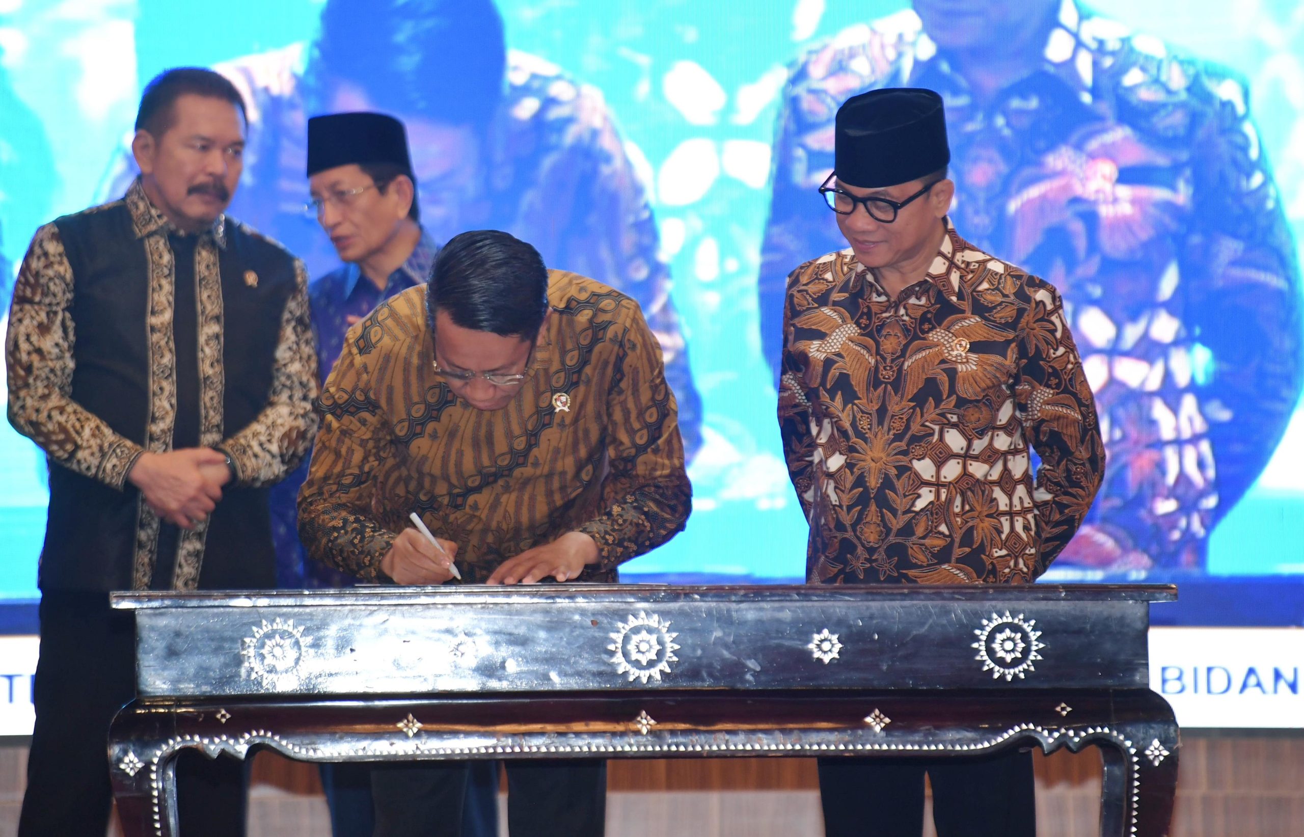Kerja Sama Kemendes PDT dan Kemenkumham Upaya Mendorong BUMDes Berbadan Hukum