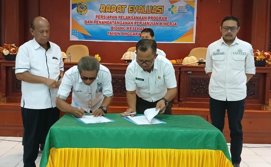 Evaluasi Kinerja dan Penandatanganan Perjanjian Kerja Dinkes Parigi Moutong