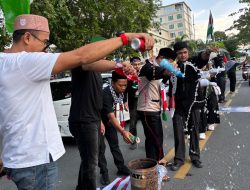 Ratusan Massa di Palu Serukan Boikot Produk Israel dalam Aksi Solidaritas Palestina