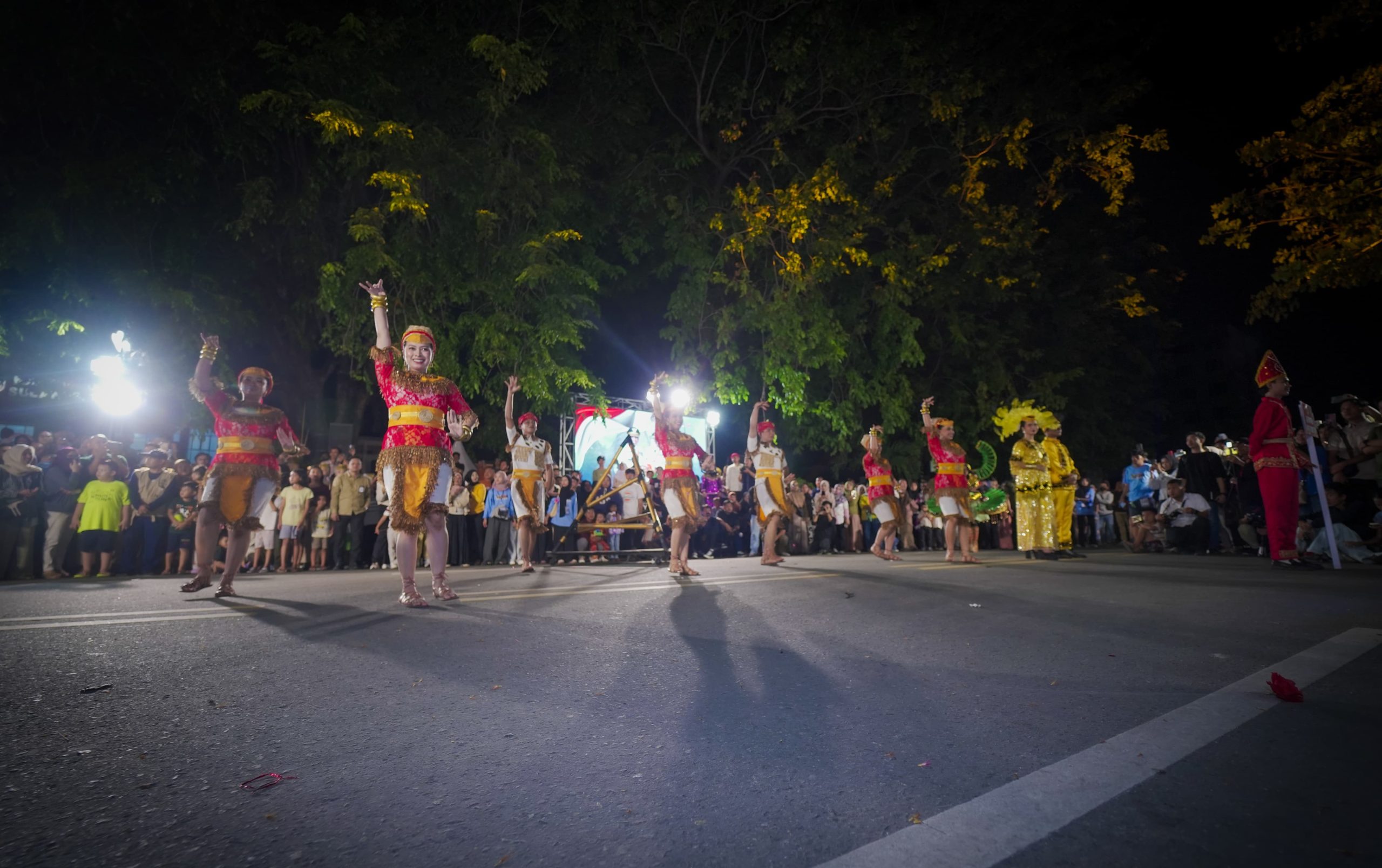 Pemda Parigi Moutong Sajikan Pertunjukan Kolaboratif di Karnaval Budaya HUT ke-61 Sulteng