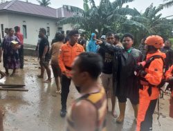 Warga Terdampak Banjir di Palu Dievakuasi