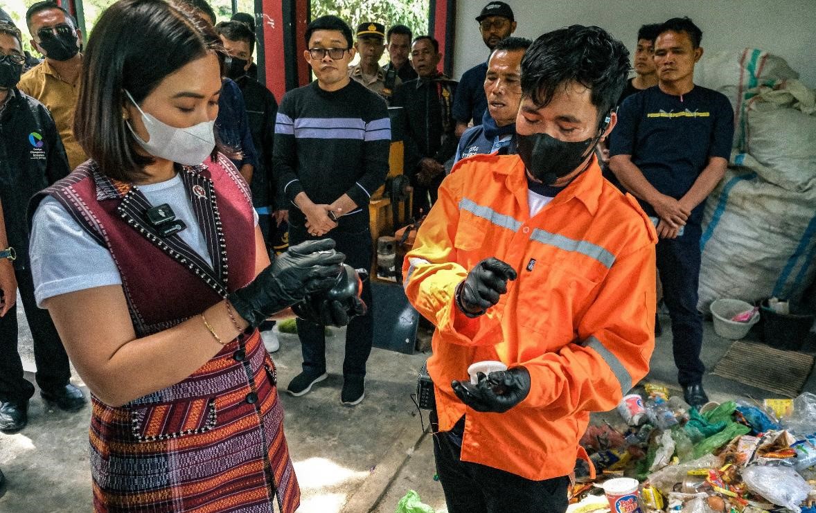 Hariara Pohan Jadi Contoh Nasional, Wamenpar Apresiasi Inovasi Kelola Sampah Jadi Solar dan Bolu