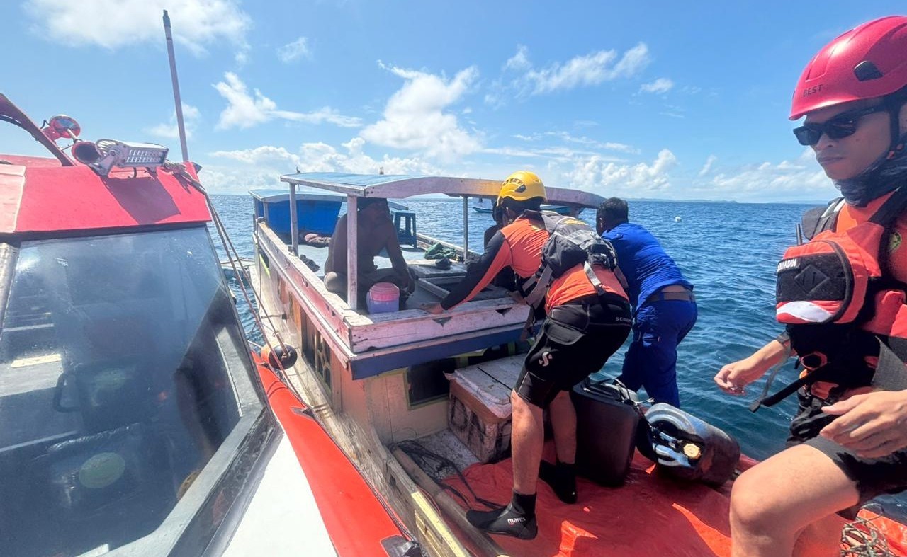 Tiga Nelayan Selamat Usai Long Boat Mati Mesin di Perairan Banggai Laut